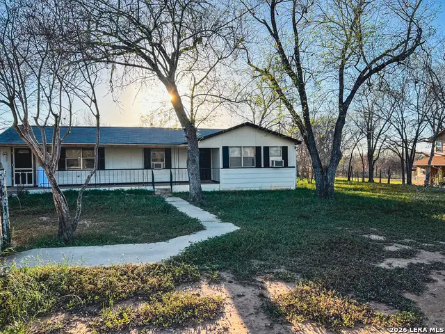 1207 El Paso, Stockdale, TX 78160 - #2