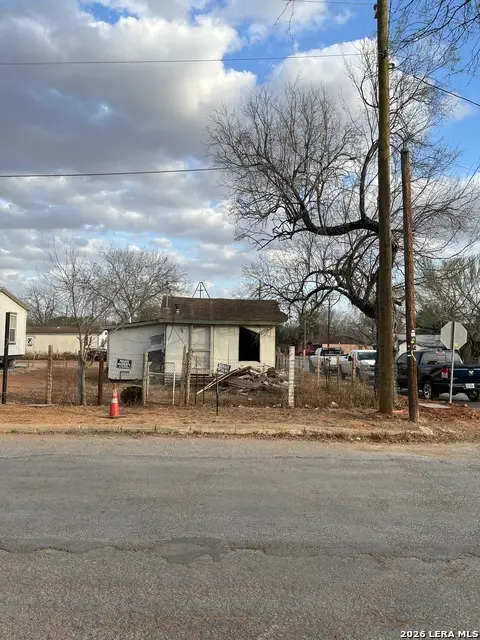 102 N Vinton, Pearsall, TX 78061 - #3