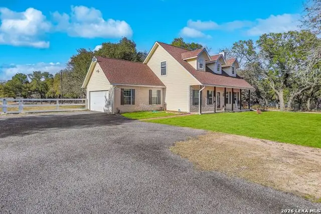 1561 County Road 320, Floresville, TX 78114 - #1