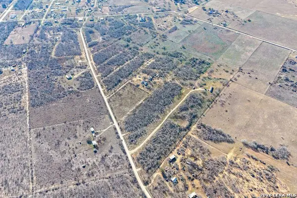 469 County Road 477, Stockdale, TX 78160