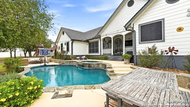 226 Broken Arrow, Floresville, TX 78114 - #1