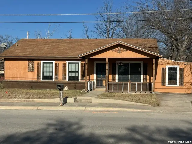 202 S 4th, Uvalde, TX 78801 - #1