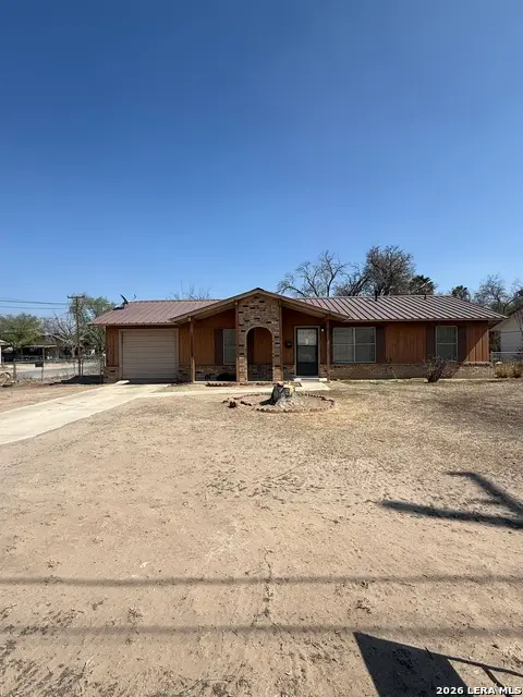 707 N 13th, Carrizo Springs, TX 78834 - #1