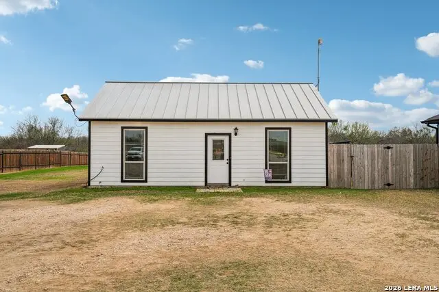 325 Las Palomas, Lytle, TX 78052 - #2