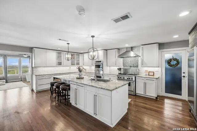 677 Floral, New Braunfels, TX 78130 - #1