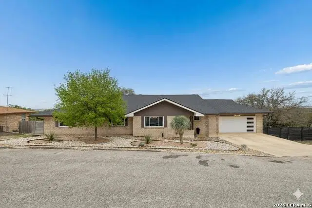 677 Floral, New Braunfels, TX 78130 - #2