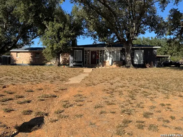 1117 E Brazos, Pearsall, TX 78061