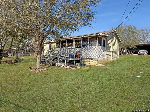 213 E 4th, Elmendorf, TX 78112