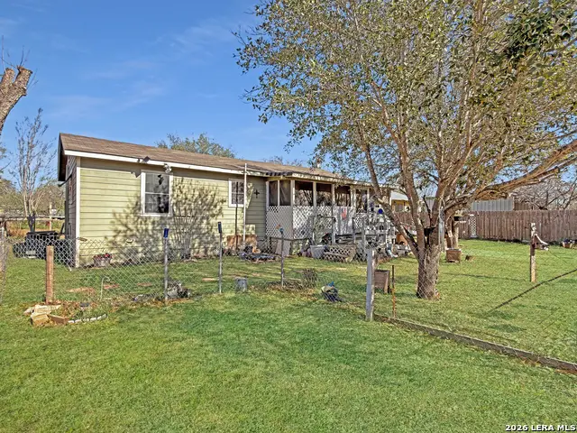 213 E 4th, Elmendorf, TX 78112 - #3