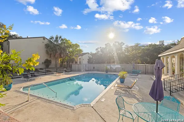 8702 Village #APT 123, San Antonio, TX 78217