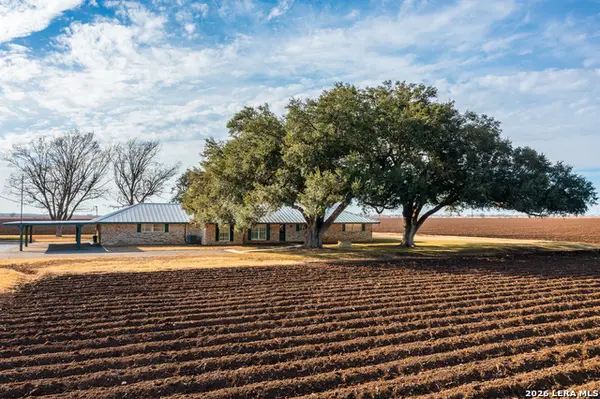 3830 County Road 541, Hondo, TX 78861