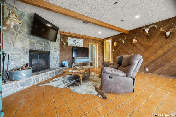 9389 N Hwy, Leesville, TX 78122