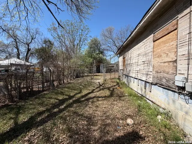 813 S San Augustine Ave, San Antonio, TX 78237 - #3