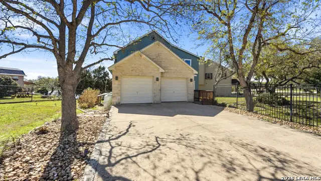 956 Lakebreeze Dr, Canyon Lake, TX 78133 - #2