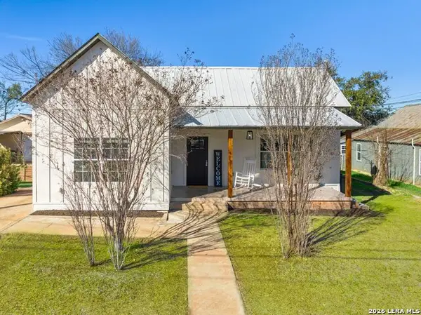 403 W Main St, Llano, TX 78643