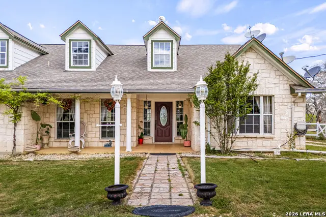 837 Paddy Rd, Floresville, TX 78114 - #2