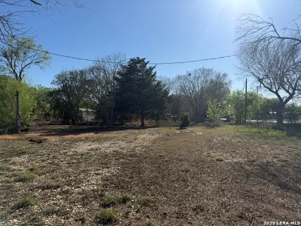 910 Chestnut, Jourdanton, TX 78026