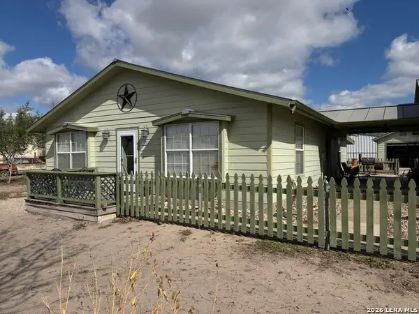 104 Jonathan St, Three Rivers, TX 78071