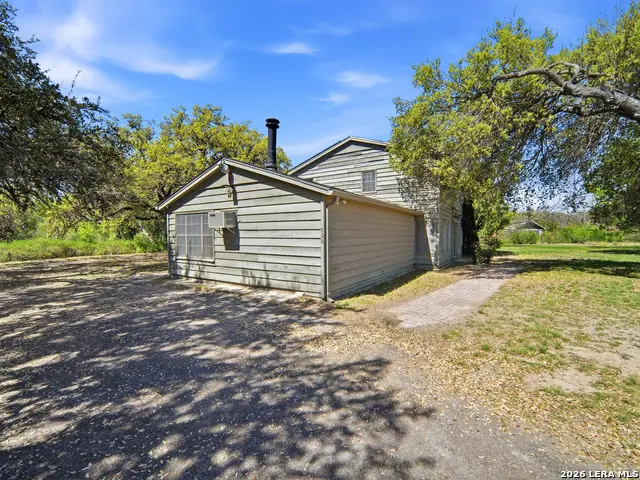 300 Avenue M, Hondo, TX 78861 - #2