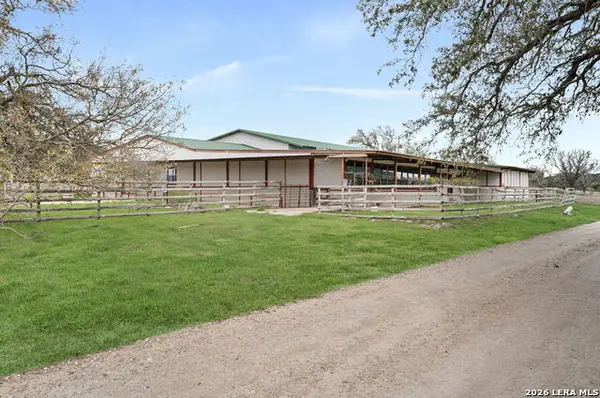 2421 Usener Rd, Fredericksburg, TX 78624