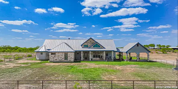 946 County Road 361, La Vernia, TX 78121