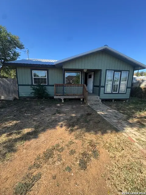 818 W Brazos, Pearsall, TX 78061