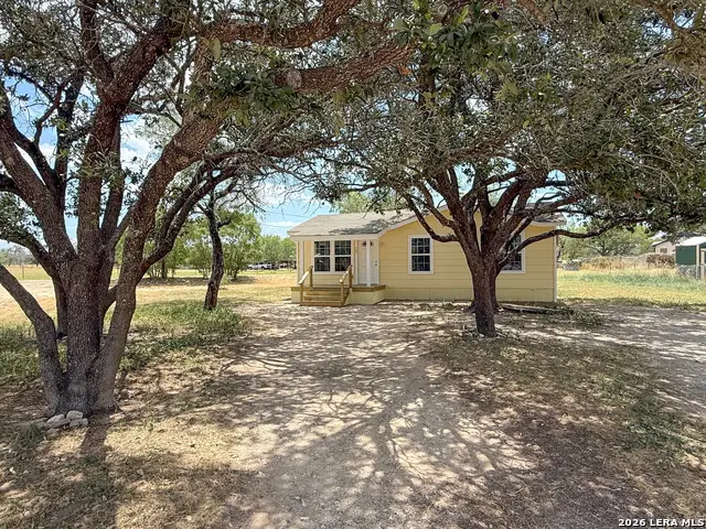 303 Davis, Devine, TX 78016 - #2