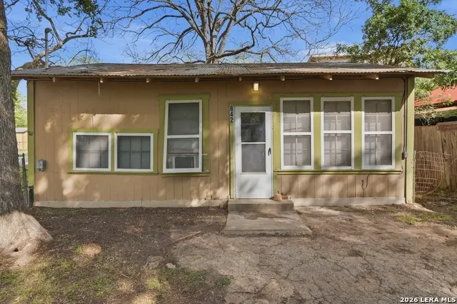 842 Burkett, Seguin, TX 78155 - #1