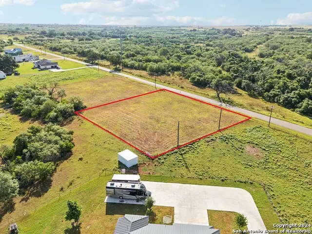 573 County Road 405, Floresville, TX 78114 - #3