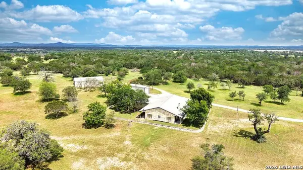 1220 Flying T Ranch, Bandera, TX 78003