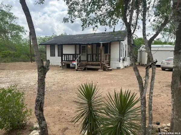 512 E Ave J, Christine, TX 78026