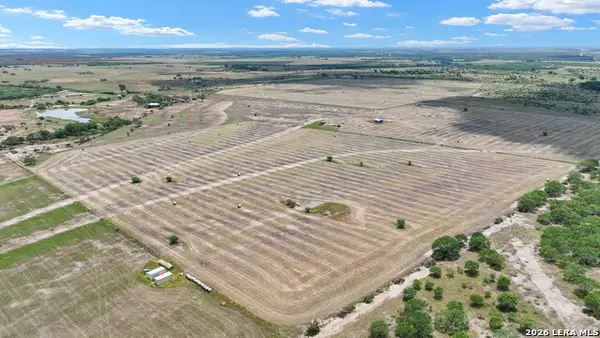 259 County Road 135, Floresville, TX 78114