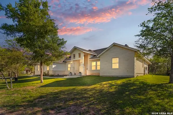 1401 Hartfield Rd, Seguin, TX 78155