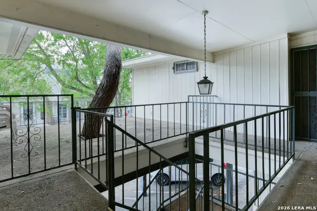 215 W Mistletoe #E, San Antonio, TX 78212 - #2