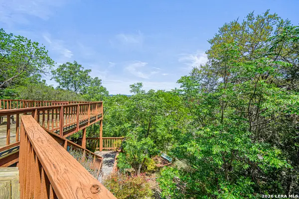 1427 Elmhurst Dr., Lakehills, TX 78063