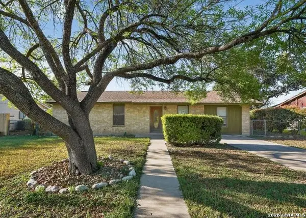 2203 Colony Dr, Hondo, TX 78861