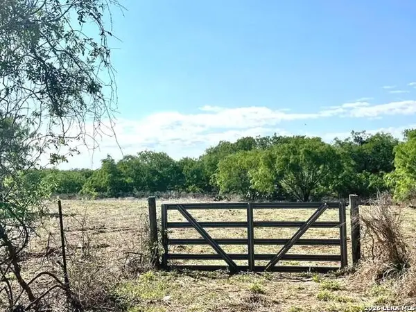 5967 Granato Rd, Poteet, TX 78065