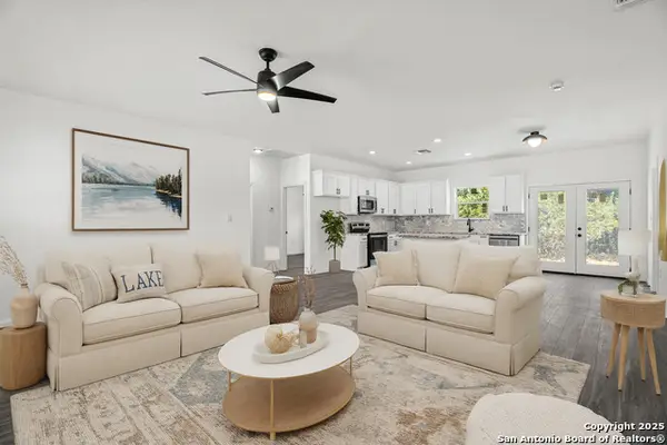 1130 Greenhill Dr, Canyon Lake, TX 78133