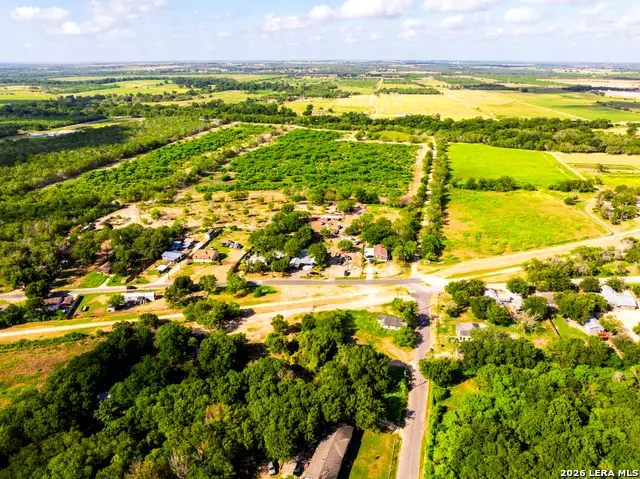 710 Goliad Rd, Floresville, TX 78114 - #3