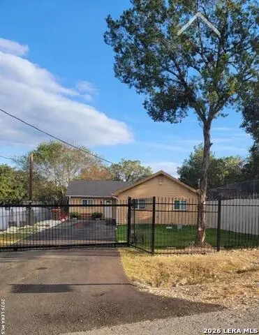 735 Green Castle Pl, Canyon Lake, TX 78133