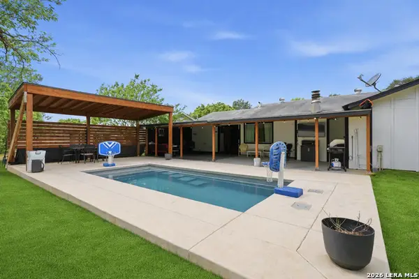 7830 Village Oak Dr, Live Oak, TX 78233