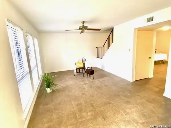 6810 Crown Rdg, San Antonio, TX 78239