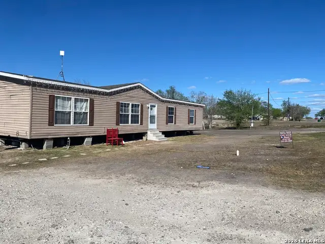 305 E Runge, Karnes City, TX 78118 - #3