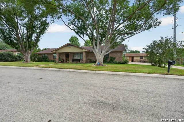 623 Oakland Ave, Gonzales, TX 78629 - #3
