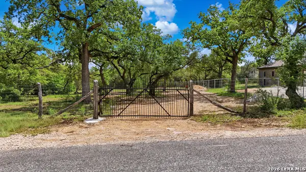 1136 Mendelin Dr, San Antonio, TX 78260