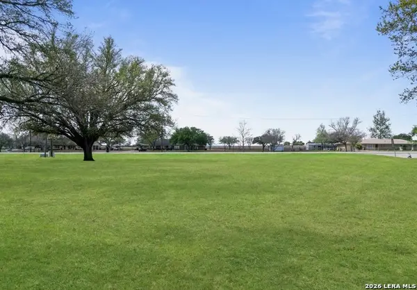 1900 Chukar St, Floresville, TX 78114