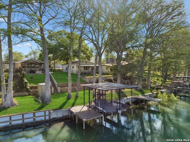 230 Lee St, Seguin, TX 78155 - #1