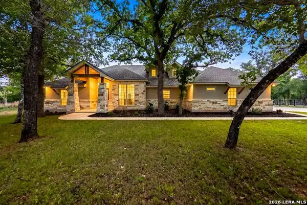 156 Crescent Ridge, Adkins, TX 78101