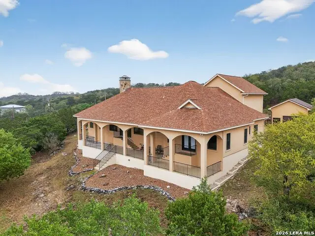 1076 Saddleback Ridge Trl, Bandera, TX 78003 - #2
