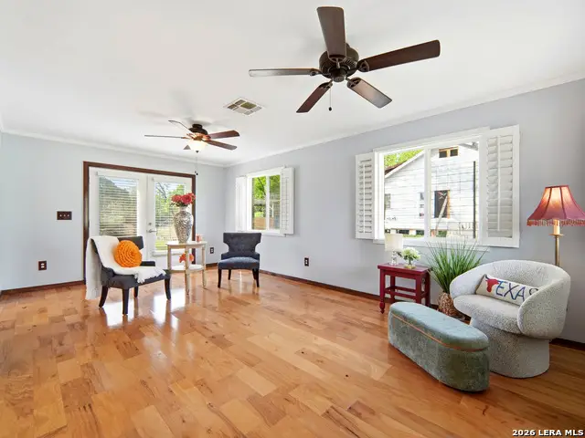 158 Travis St, Kerrville, TX 78028 - #3